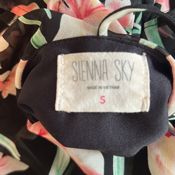 Floral dress - Picture 4 of 4